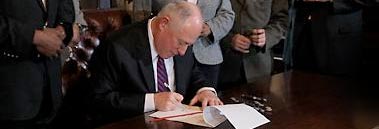 On Wednesday, March 9, 2011, Illinois Governor Patrick Quinn abolished the 
    death penalty, in the State of Illinois, making it the 16th state to to do.